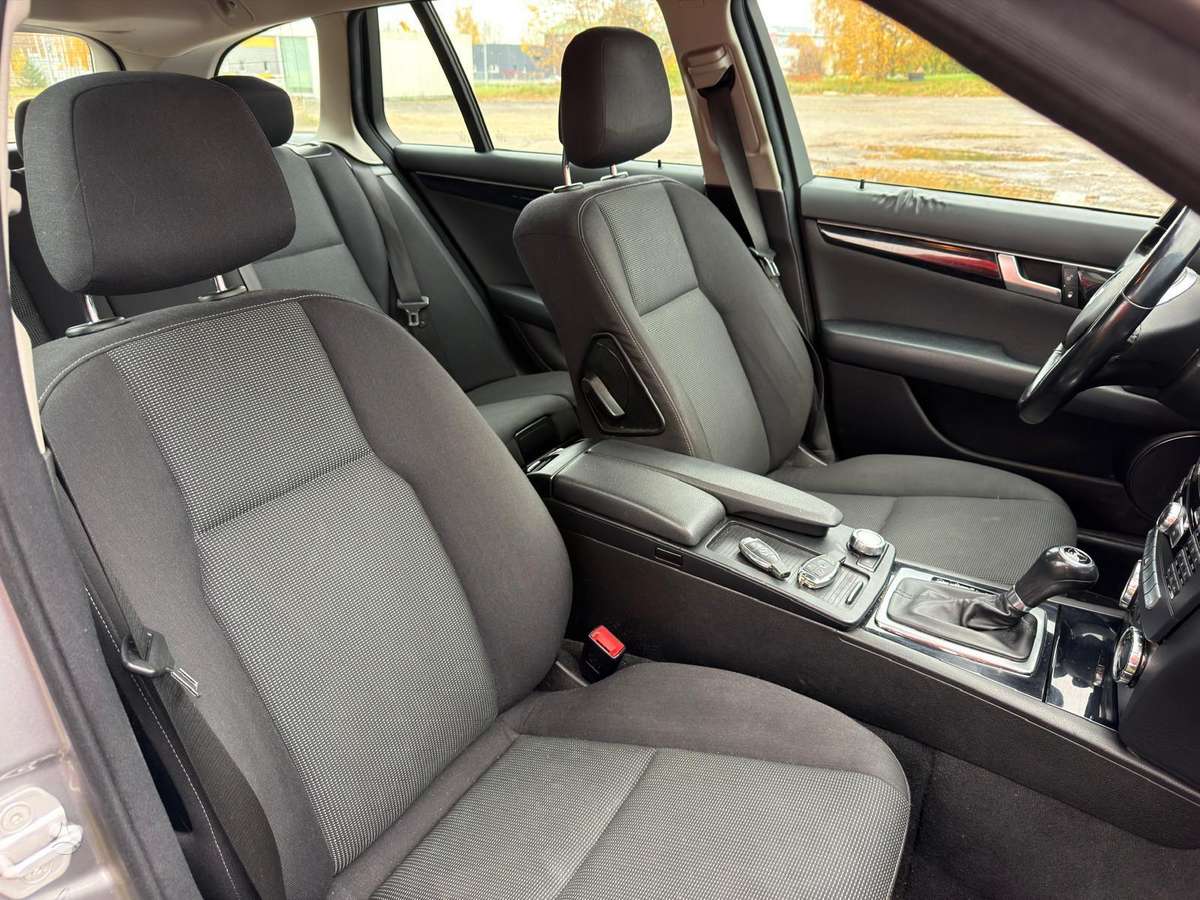 Mercedes-Benz C220 2012 — photo 19