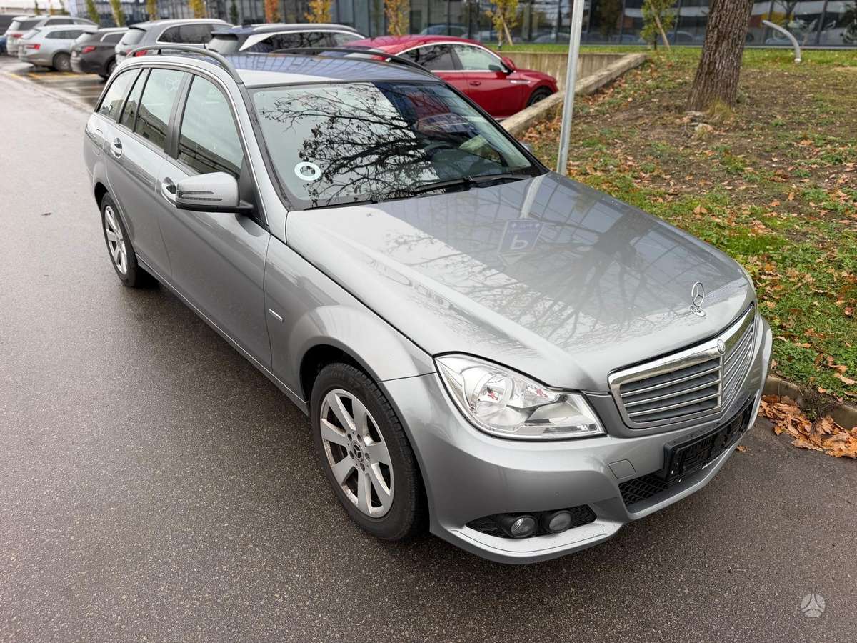 Mercedes-Benz C220 2012 — rear view