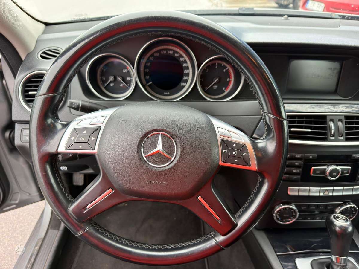 Mercedes-Benz C220 2012 — photo 22