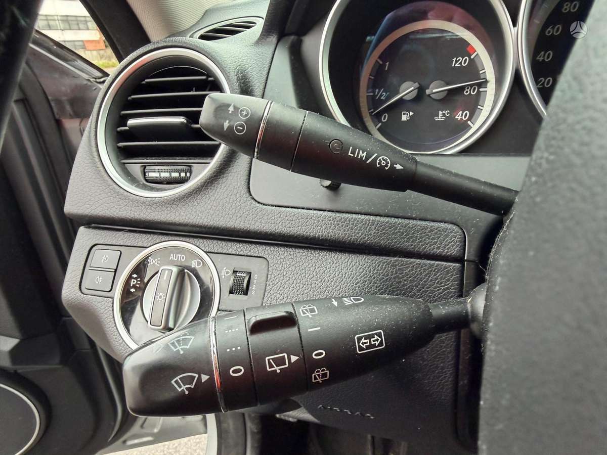 Mercedes-Benz C220 2012 — photo 25
