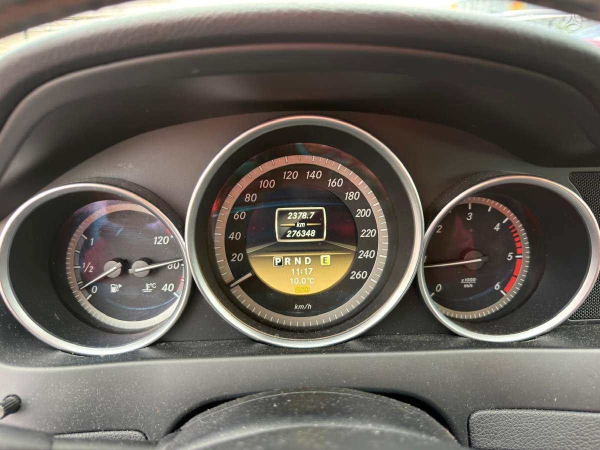 Mercedes-Benz C220 2012 — photo 26