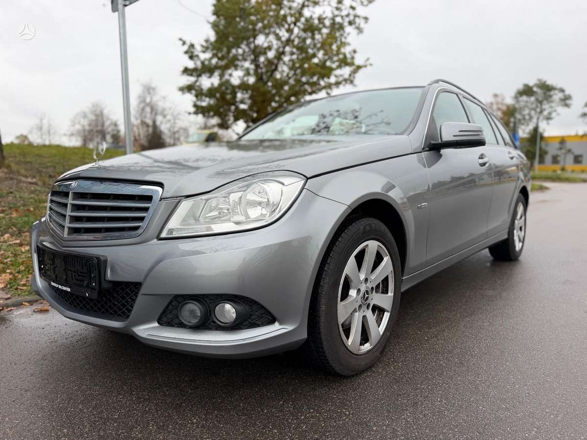 Mercedes-Benz C220 2012 — interior