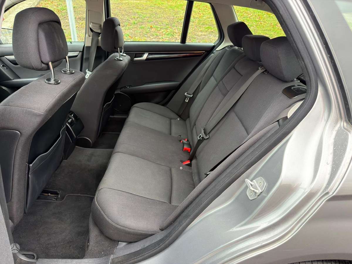 Mercedes-Benz C220 2012 — photo 33