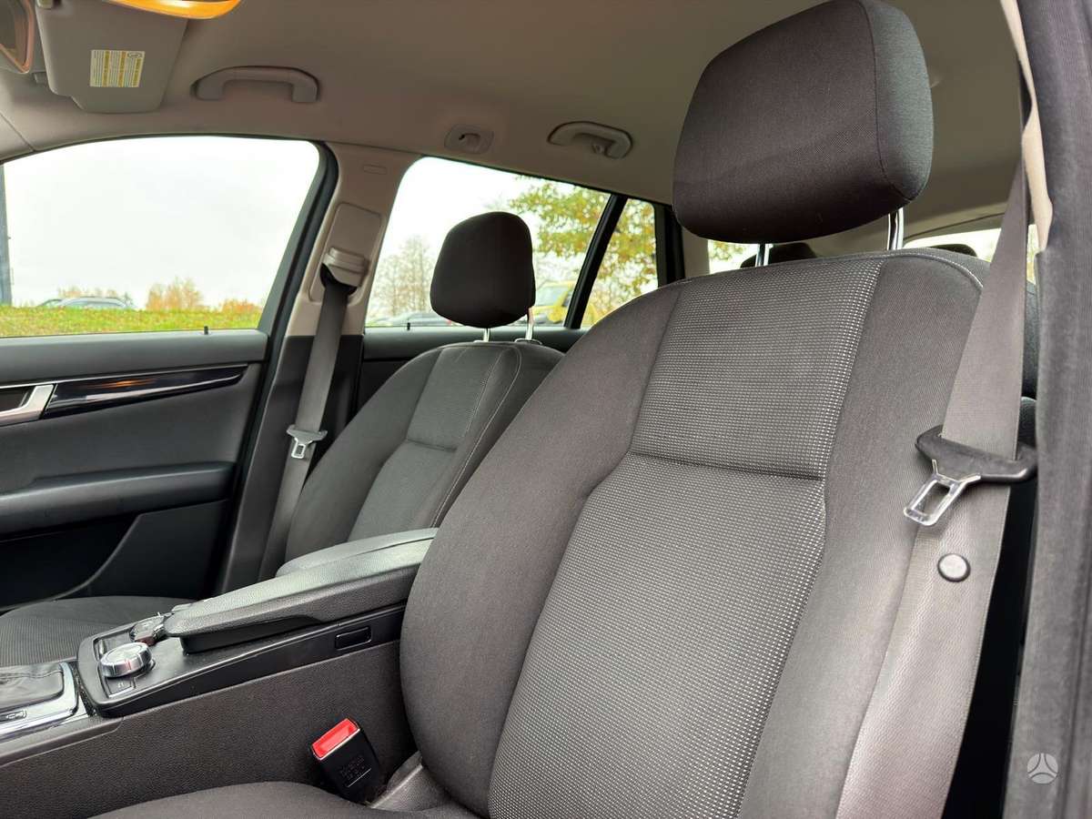 Mercedes-Benz C220 2012 — photo 35