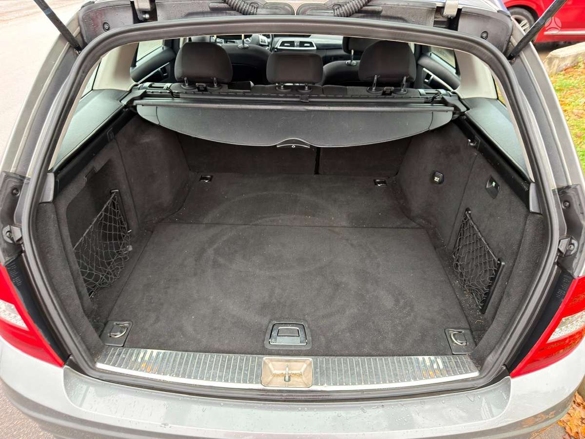 Mercedes-Benz C220 2012 — photo 37