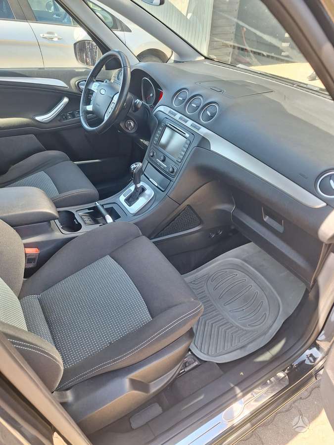Ford S-MAX 2013 — photo 11