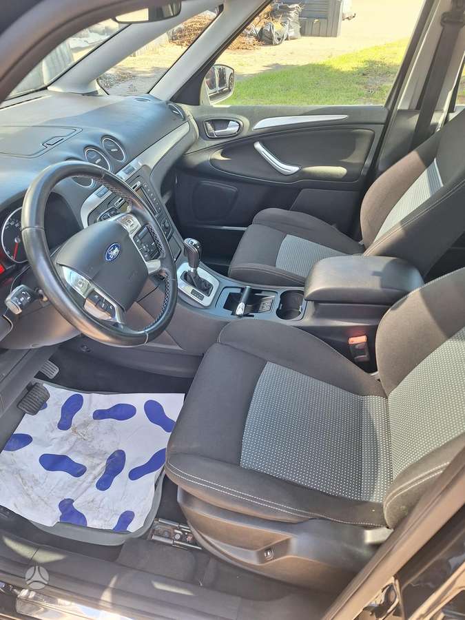 Ford S-MAX 2013 — photo 14