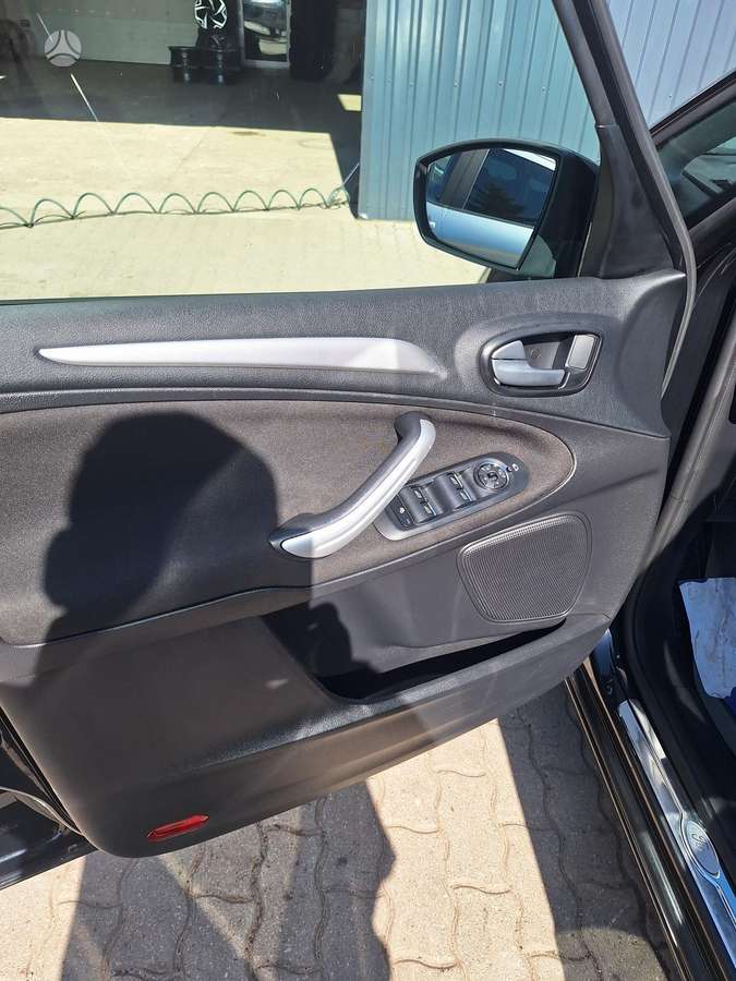 Ford S-MAX 2013 — photo 15