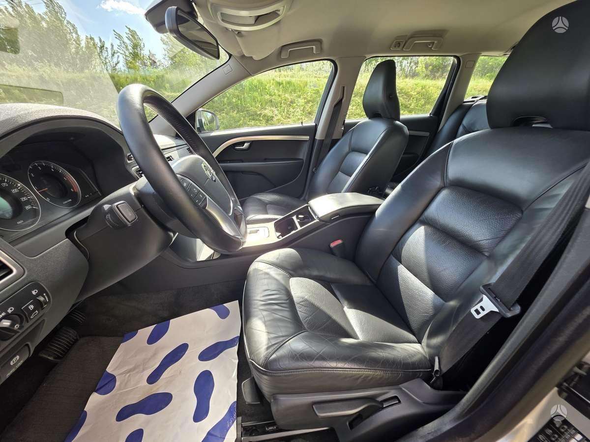 Volvo V70 2010 — photo 10