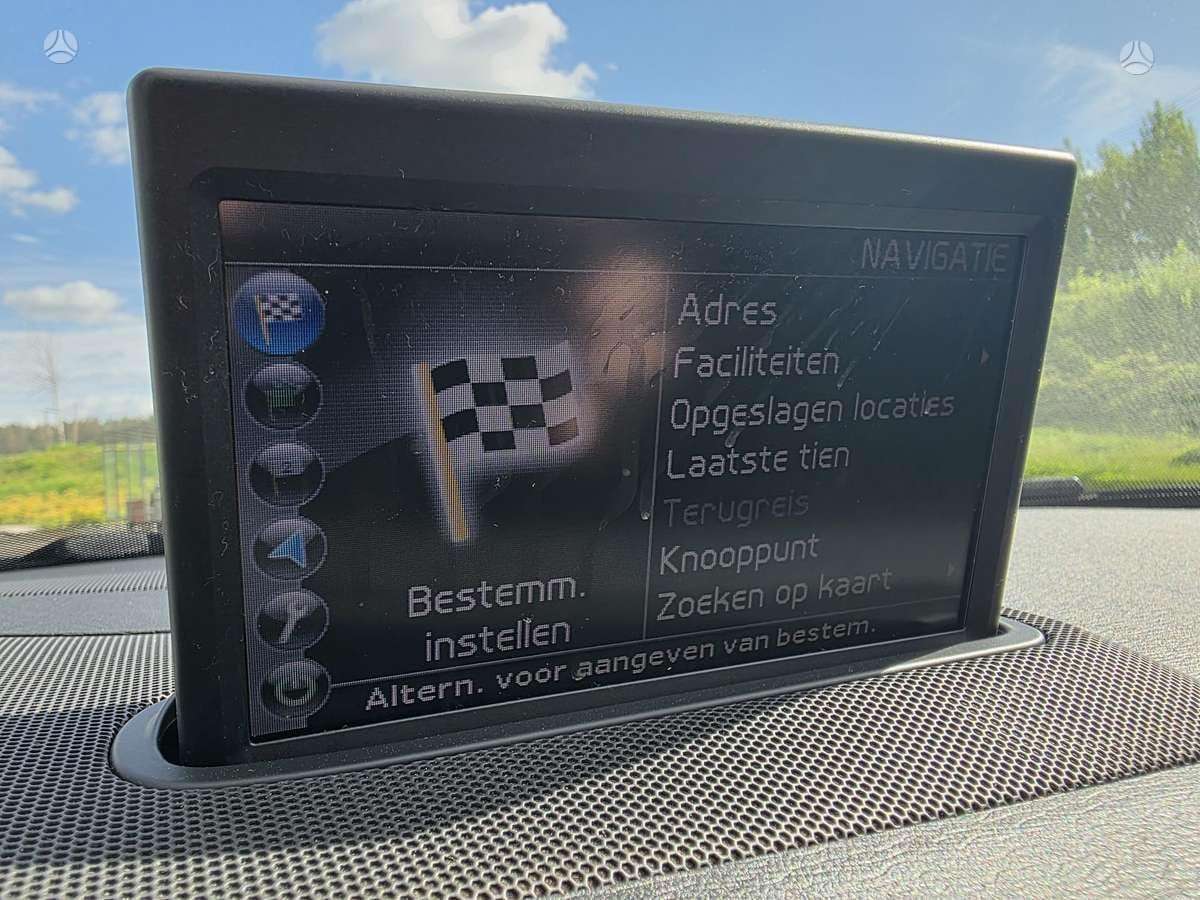 Volvo V70 2010 — photo 13