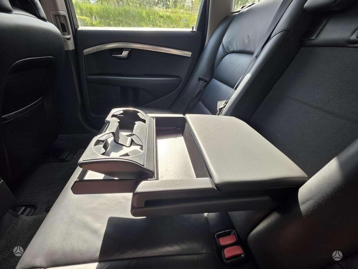 Volvo V70 2010 — photo 15