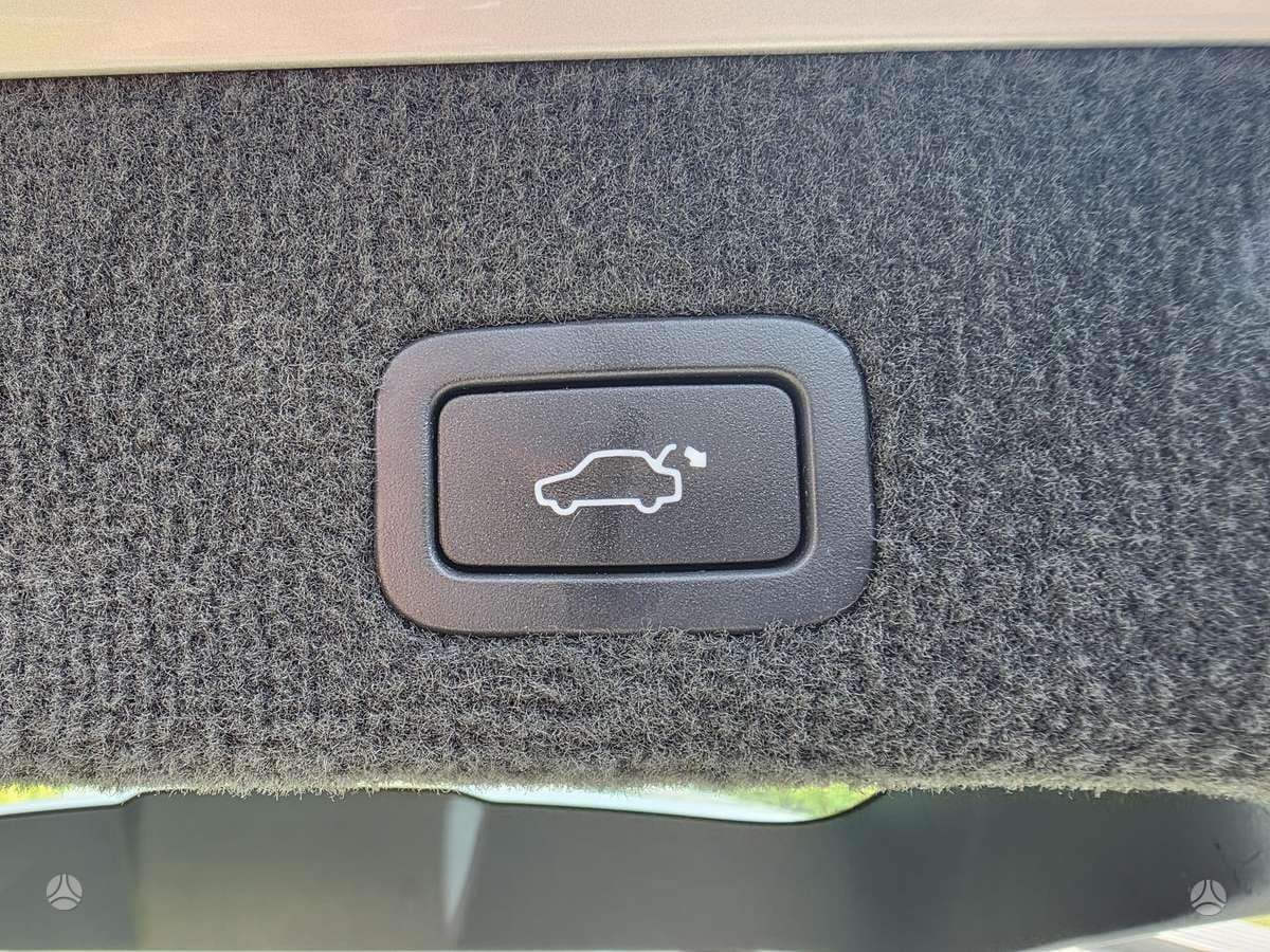 Volvo V70 2010 — photo 16