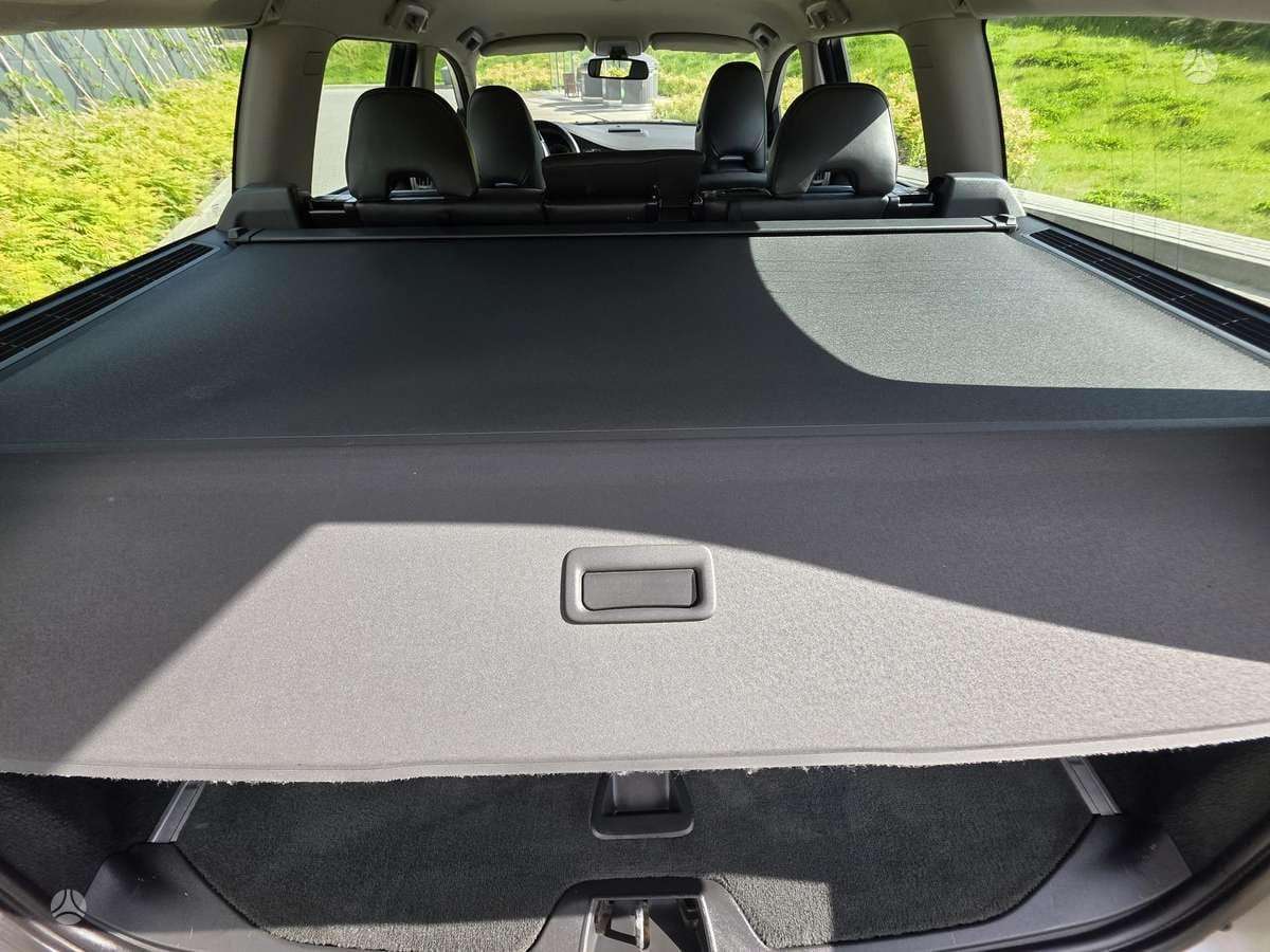 Volvo V70 2010 — photo 17