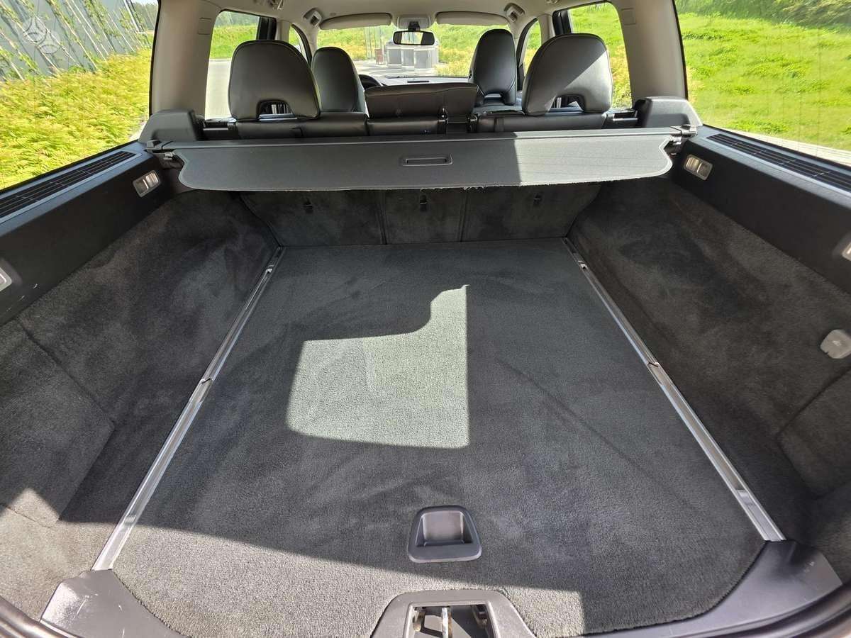 Volvo V70 2010 — photo 18