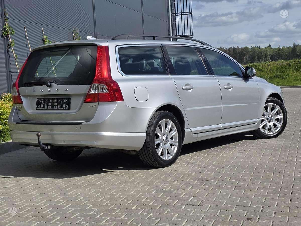 Volvo V70 2010 — photo 7