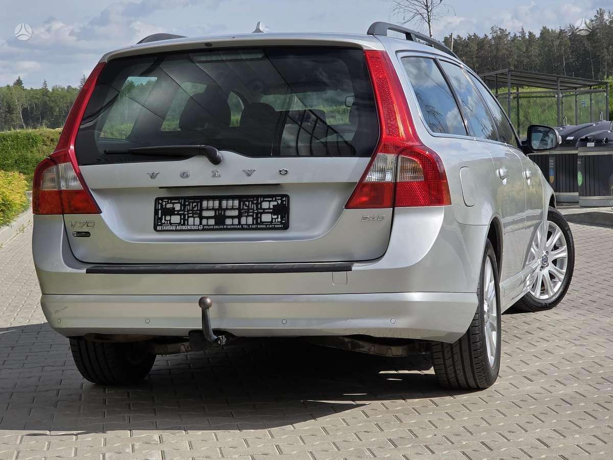 Volvo V70 2010 — photo 8