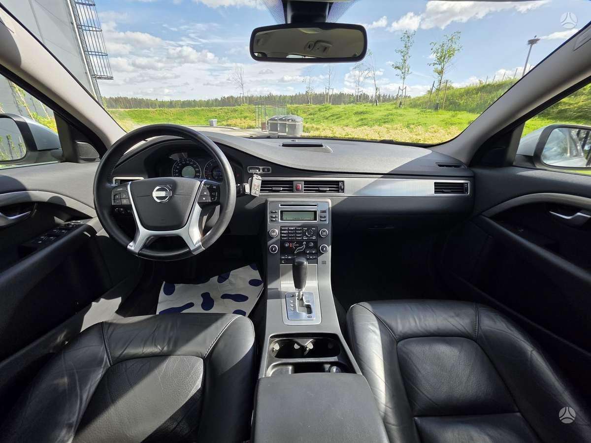 Volvo V70 2010 — photo 9