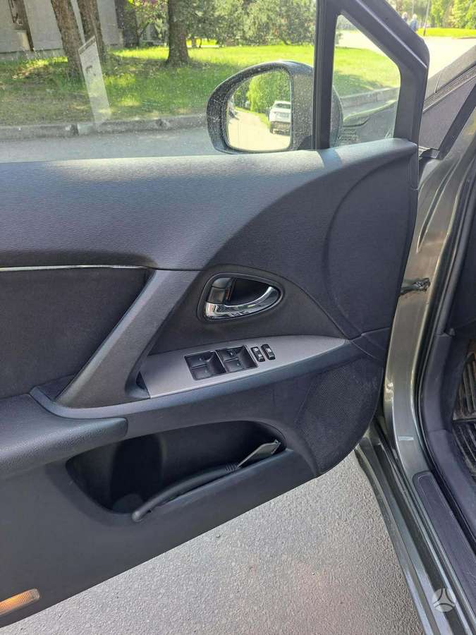 Toyota Avensis 2011 — engine 1987 cm³, 152 HP (112kW)