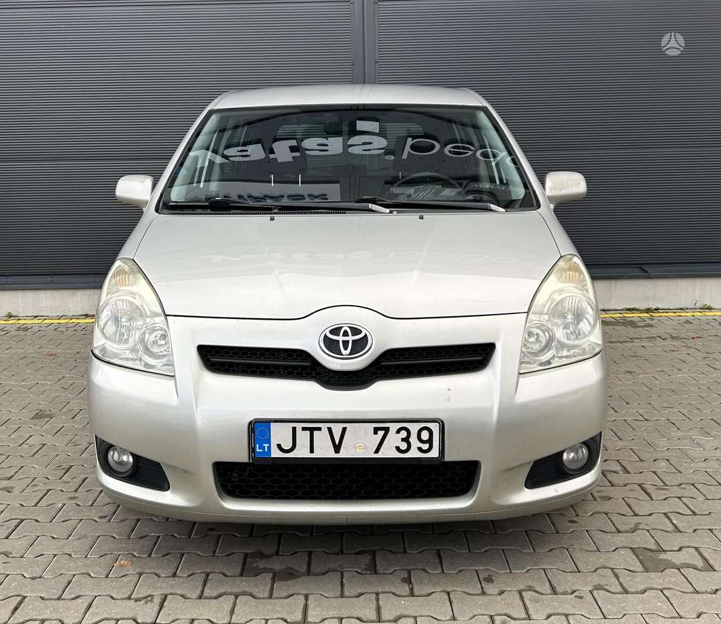 Toyota Corolla 2008 — вигляд ззаду