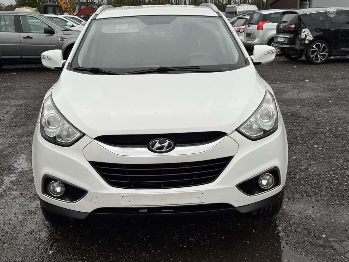 Hyundai ix35 2012 — rear view