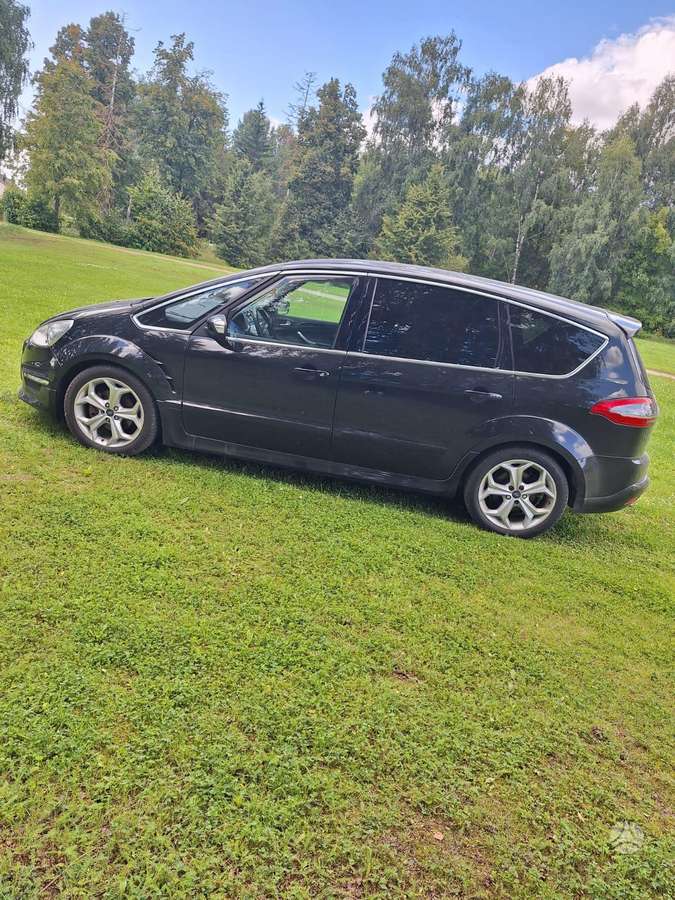 Ford S-MAX 2012 — вигляд ззаду