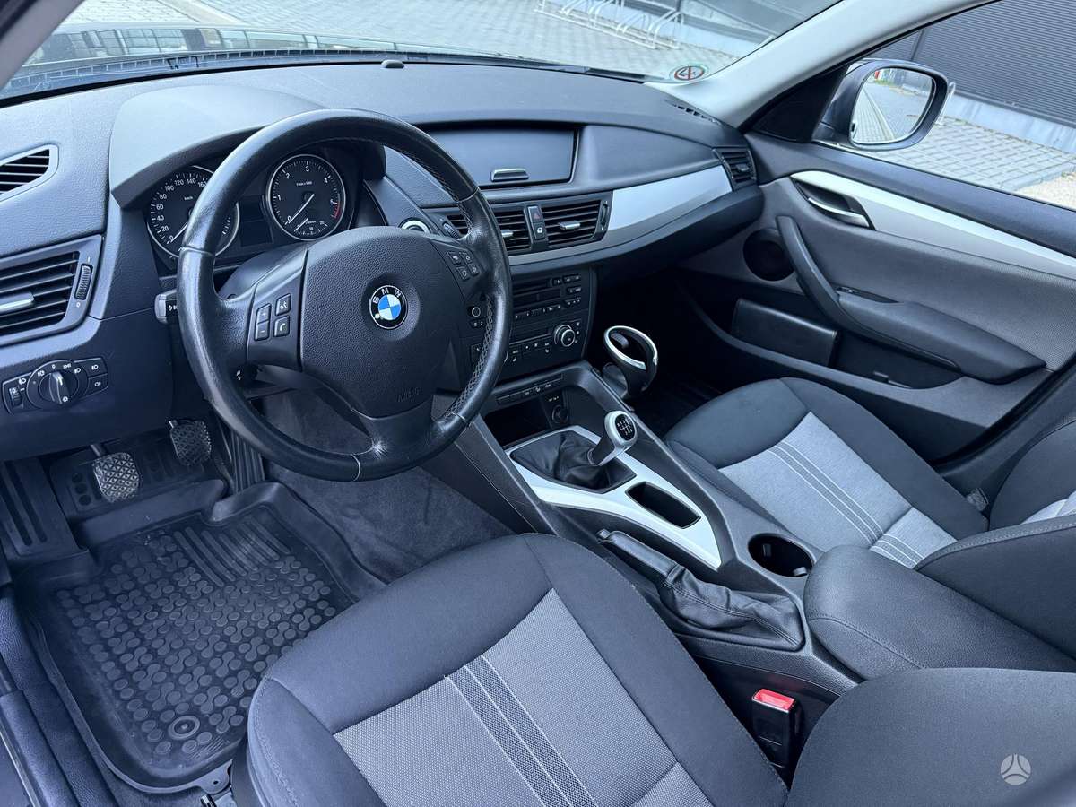 BMW X1 2011 — photo 17