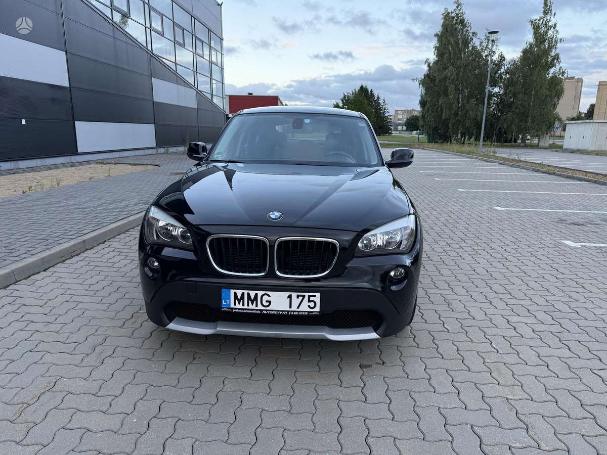 BMW X1 2011 — rear view