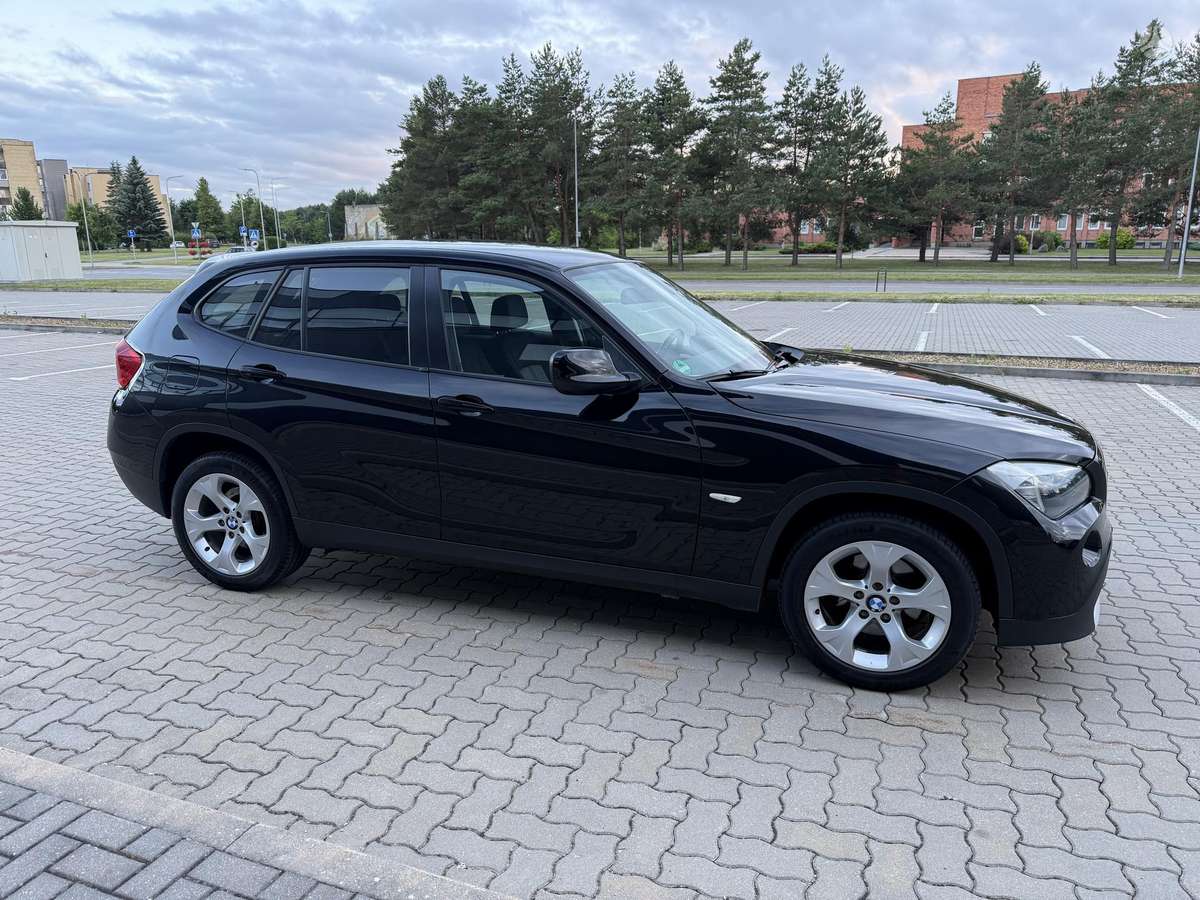 BMW X1 2011 — photo 9