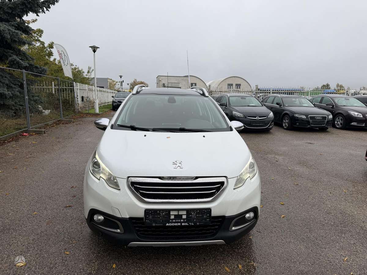 Peugeot 2008 2013 — вигляд ззаду
