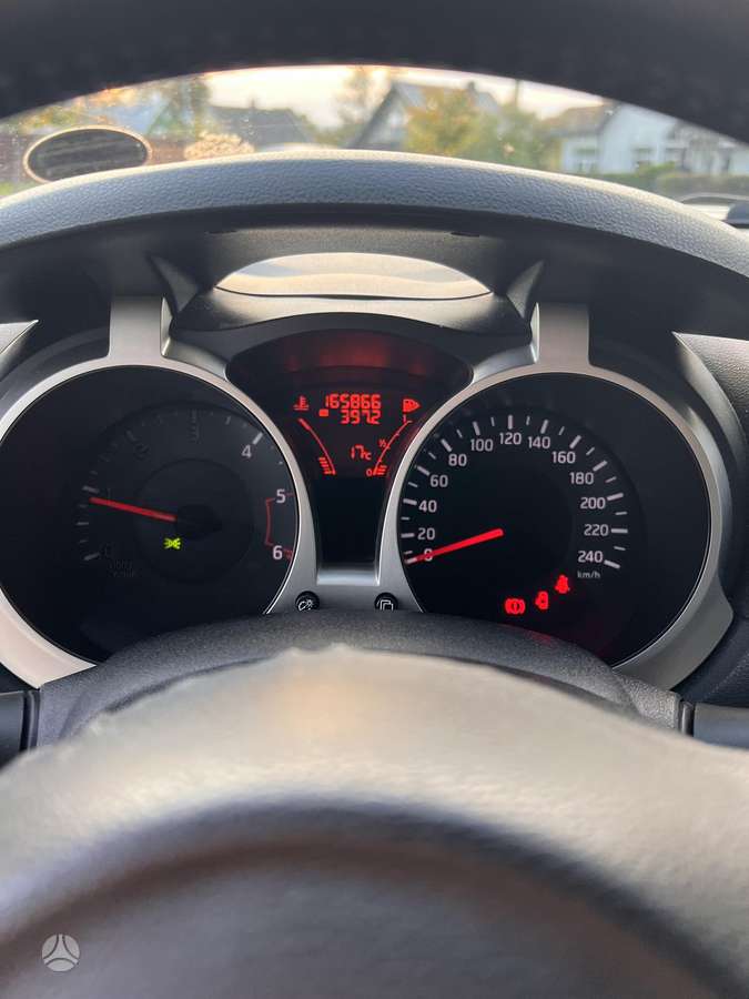 Nissan Juke 2011 — photo 7