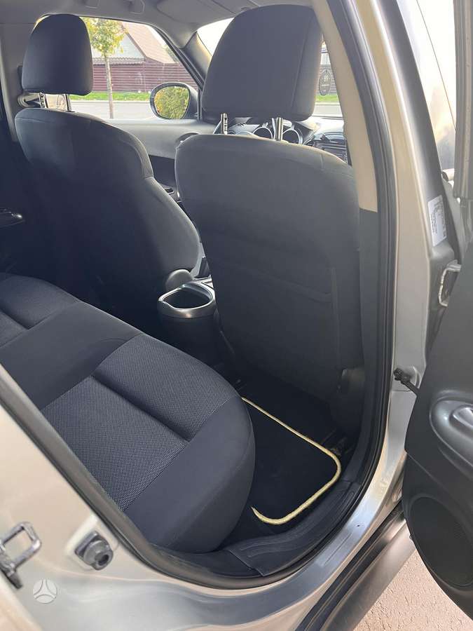Nissan Juke 2011 — photo 9
