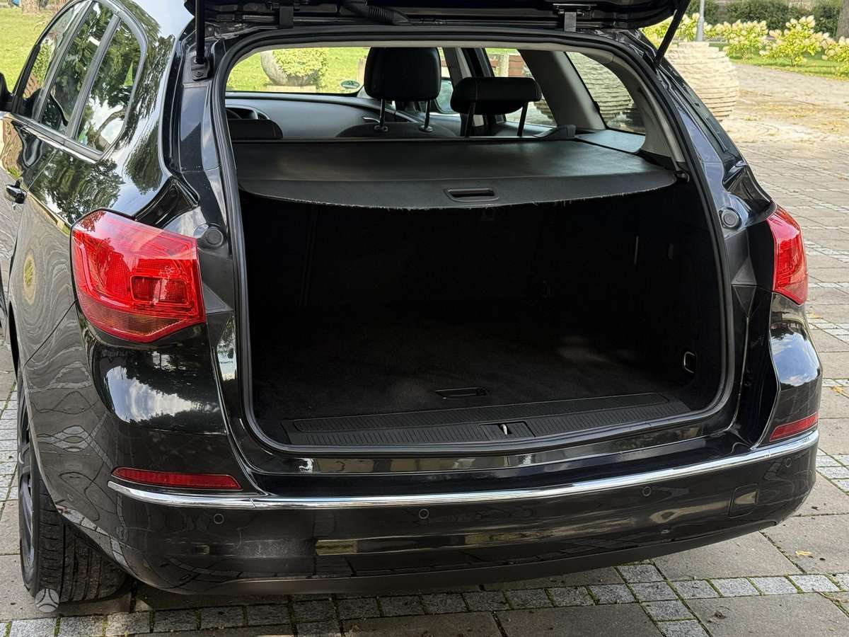 Opel Astra 2013 — photo 28