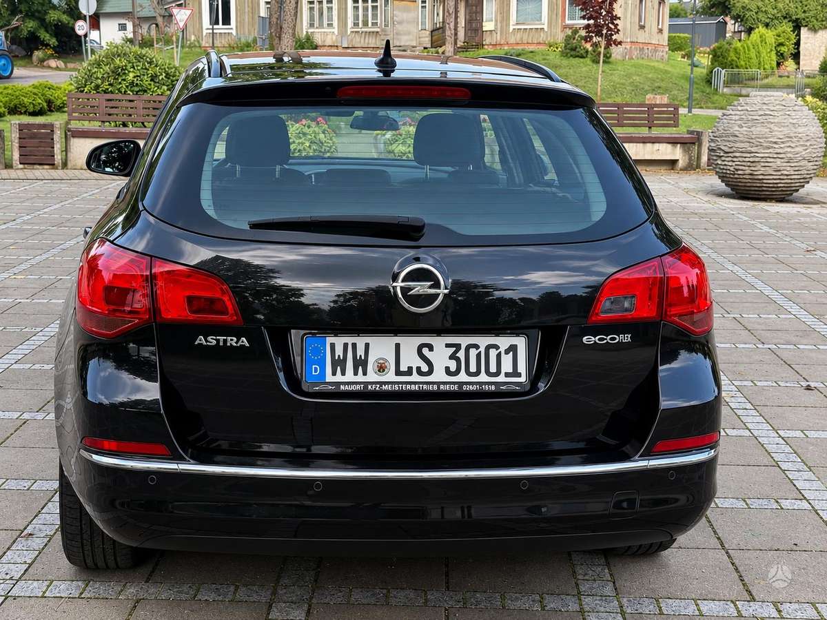 Opel Astra 2013 — photo 6
