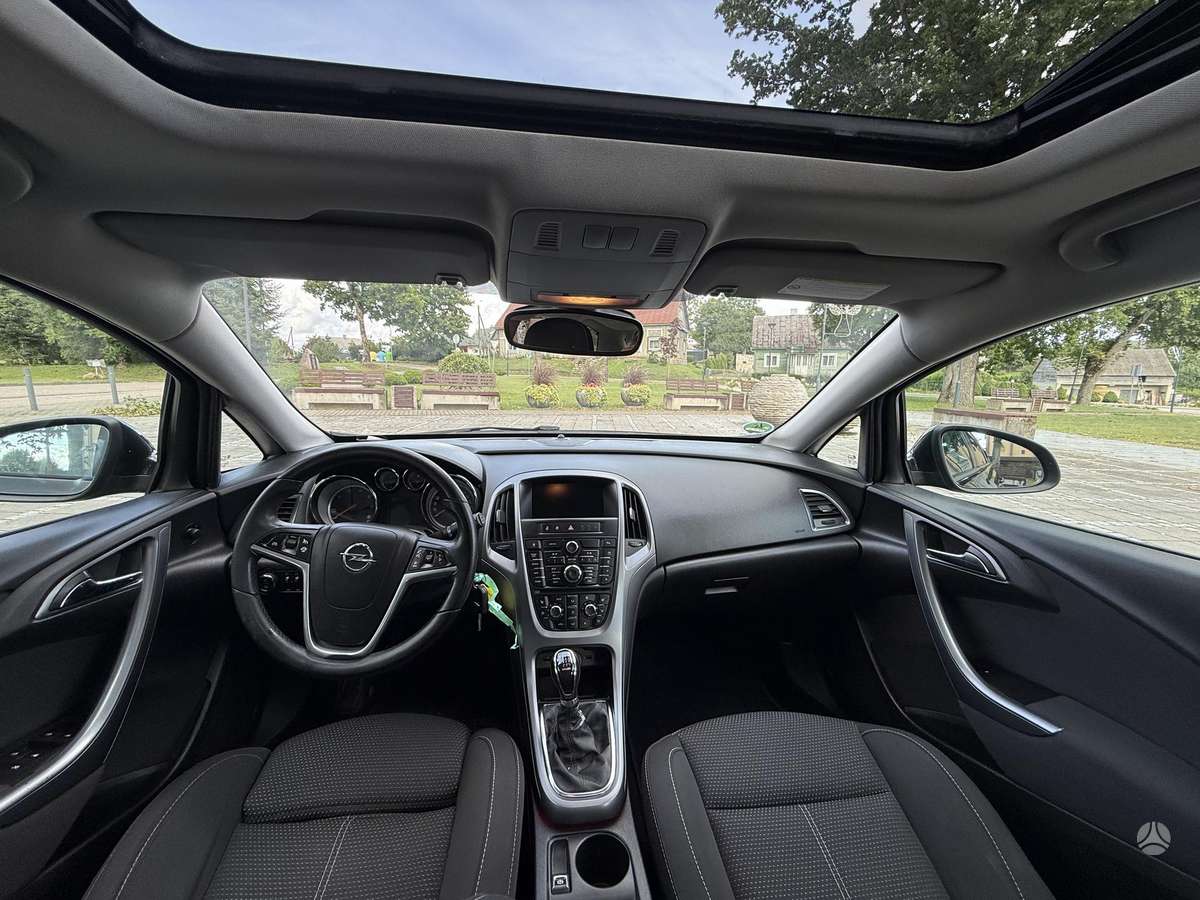 Opel Astra 2013 — photo 7