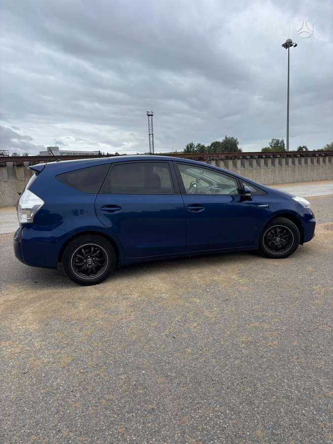 Toyota Prius+ 2013 — photo 10