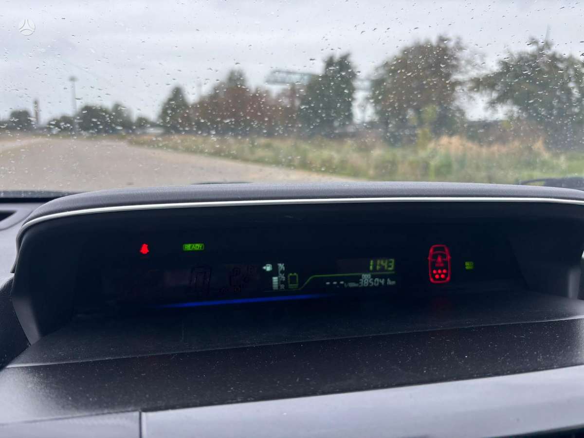Toyota Prius+ 2013 — photo 11