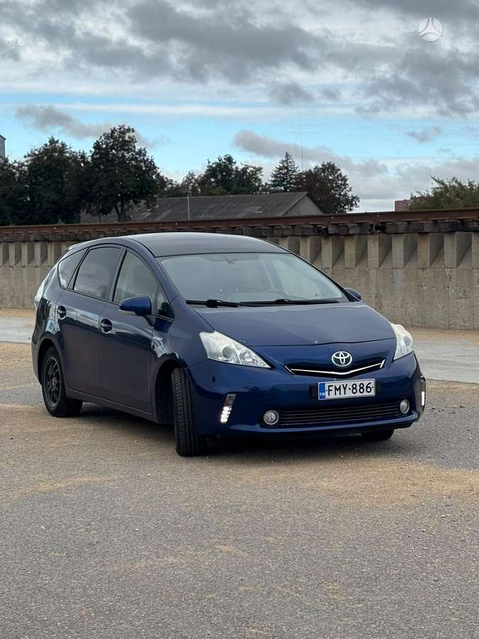 Toyota Prius+ 2013 — interior