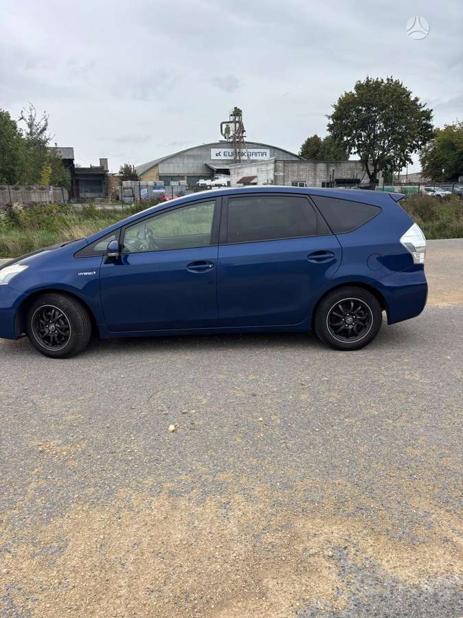 Toyota Prius+ 2013 — engine 1800 cm³, 99 HP (73kW)
