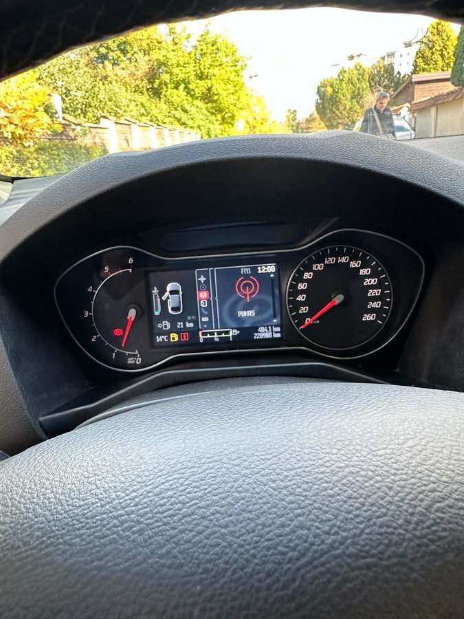 Ford Mondeo 2013 — photo 12
