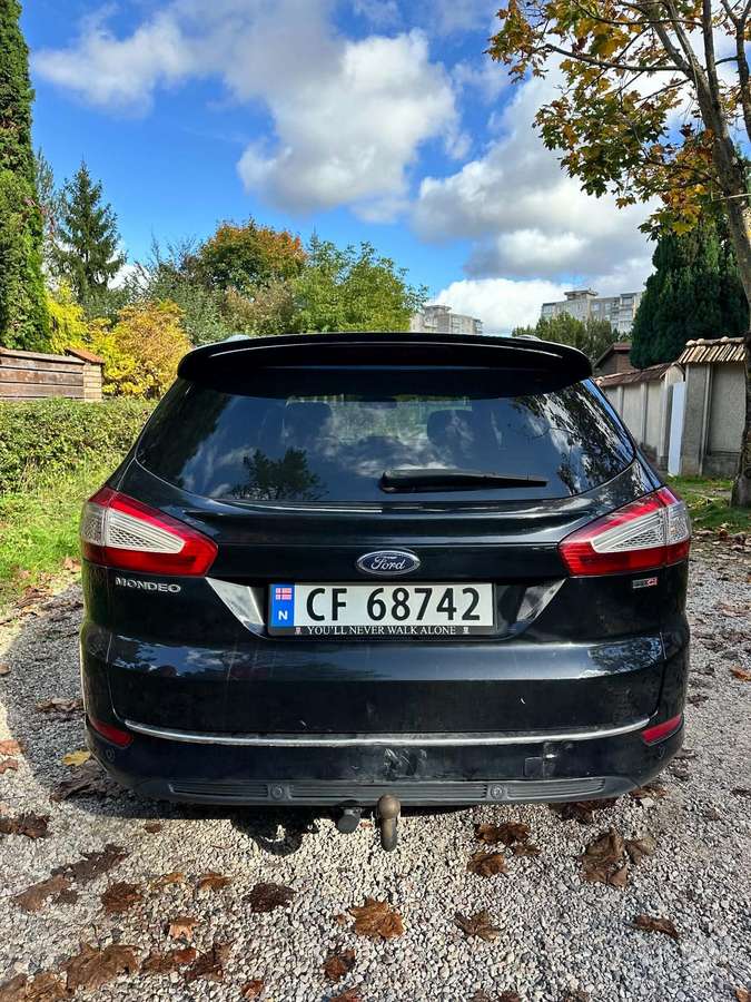 Ford Mondeo 2013 — rear view