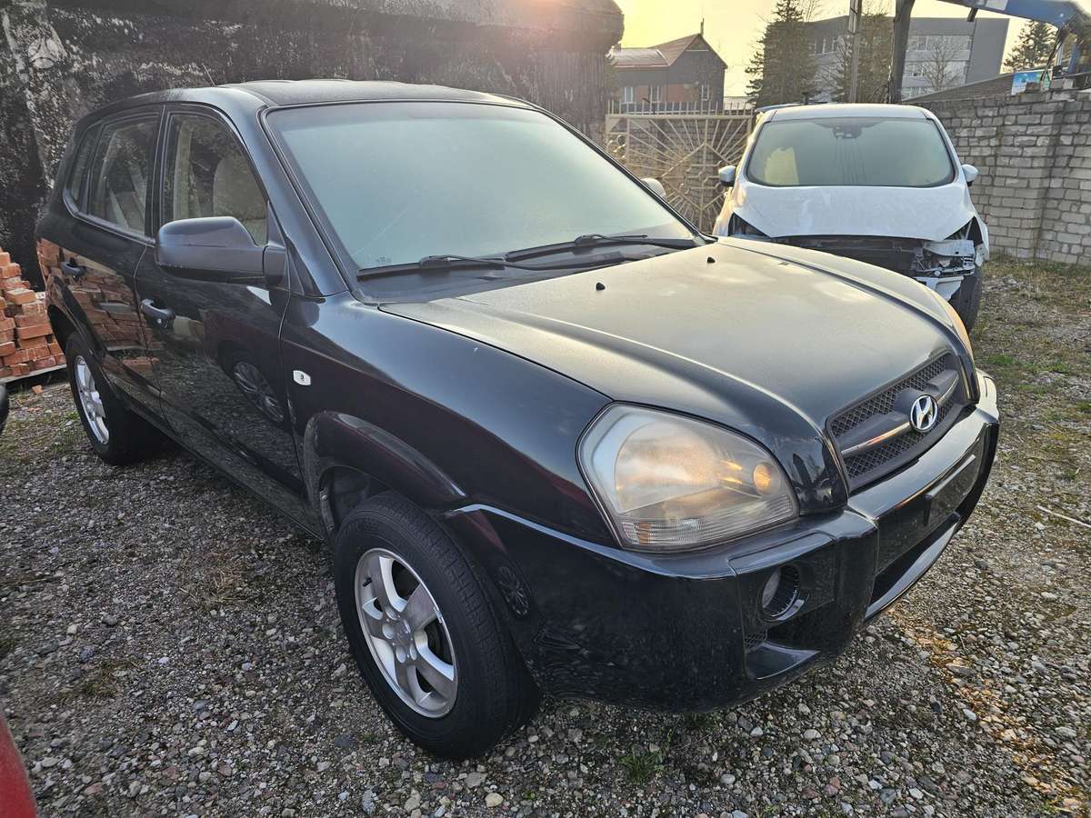 Hyundai Tucson 2007 — rear view