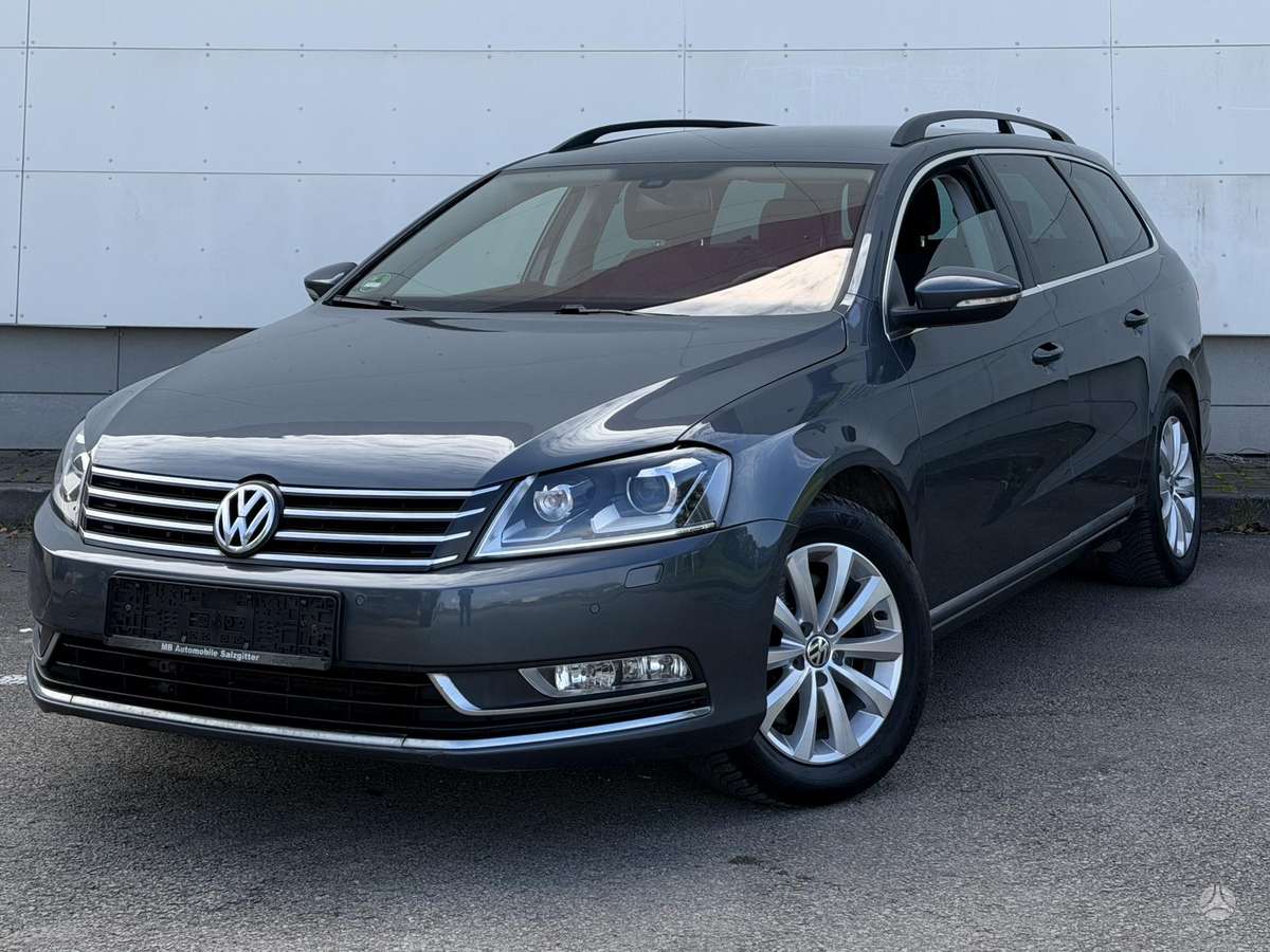 Volkswagen Passat 2012 — вигляд ззаду
