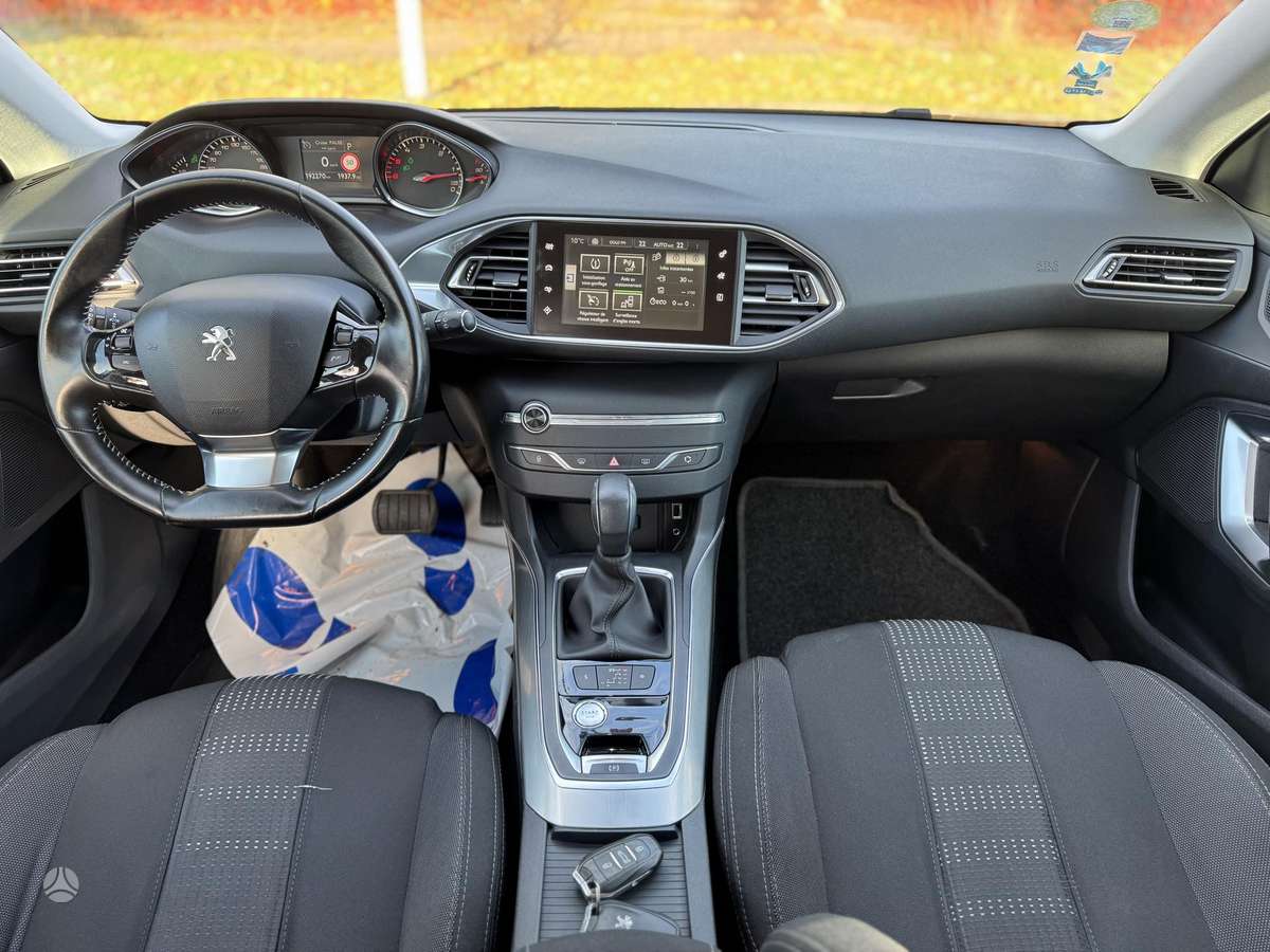 Peugeot 308 2015 — photo 11