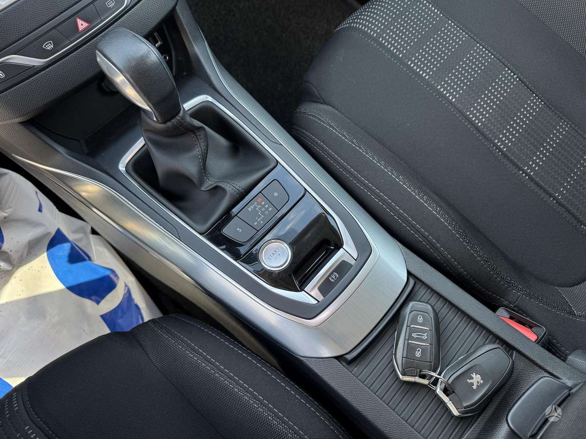 Peugeot 308 2015 — photo 14