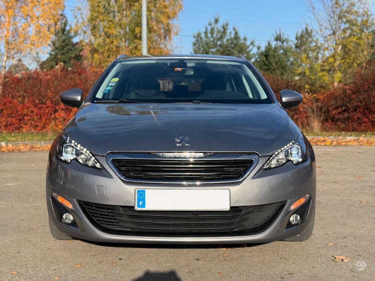 Peugeot 308 2015 — rear view
