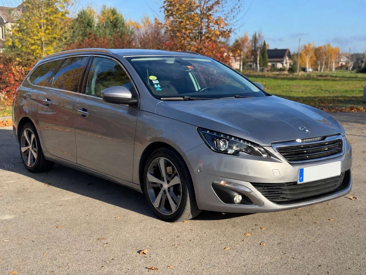 Peugeot 308 2015 — interior