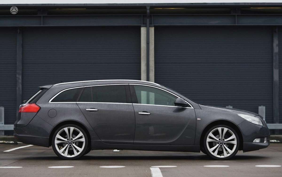 Opel Insignia 2010 — двигун 1956 cm³, 131 HP (96kW)