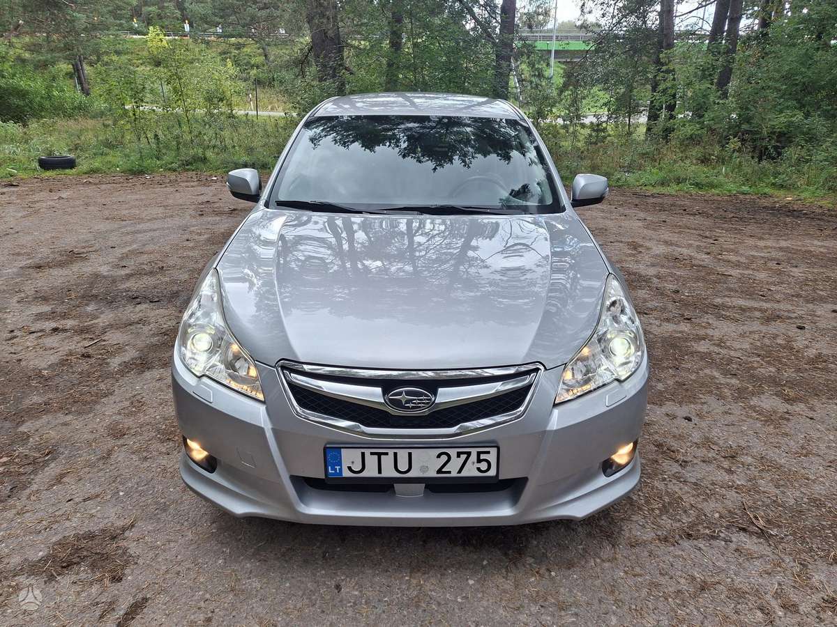 Subaru Legacy 2012 — вигляд ззаду