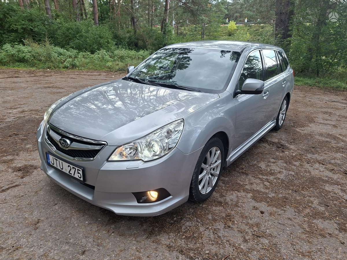Subaru Legacy 2012 — салон