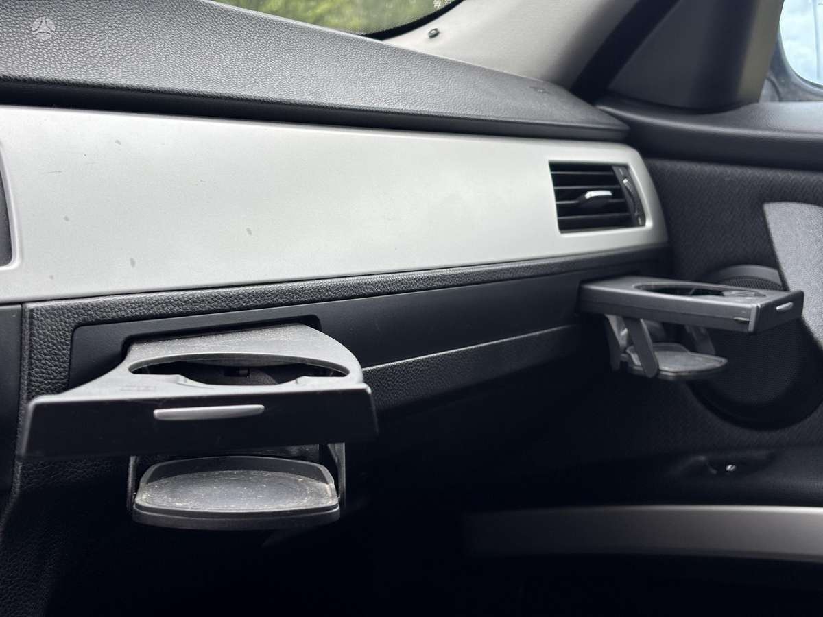 BMW 320 2008 — photo 12